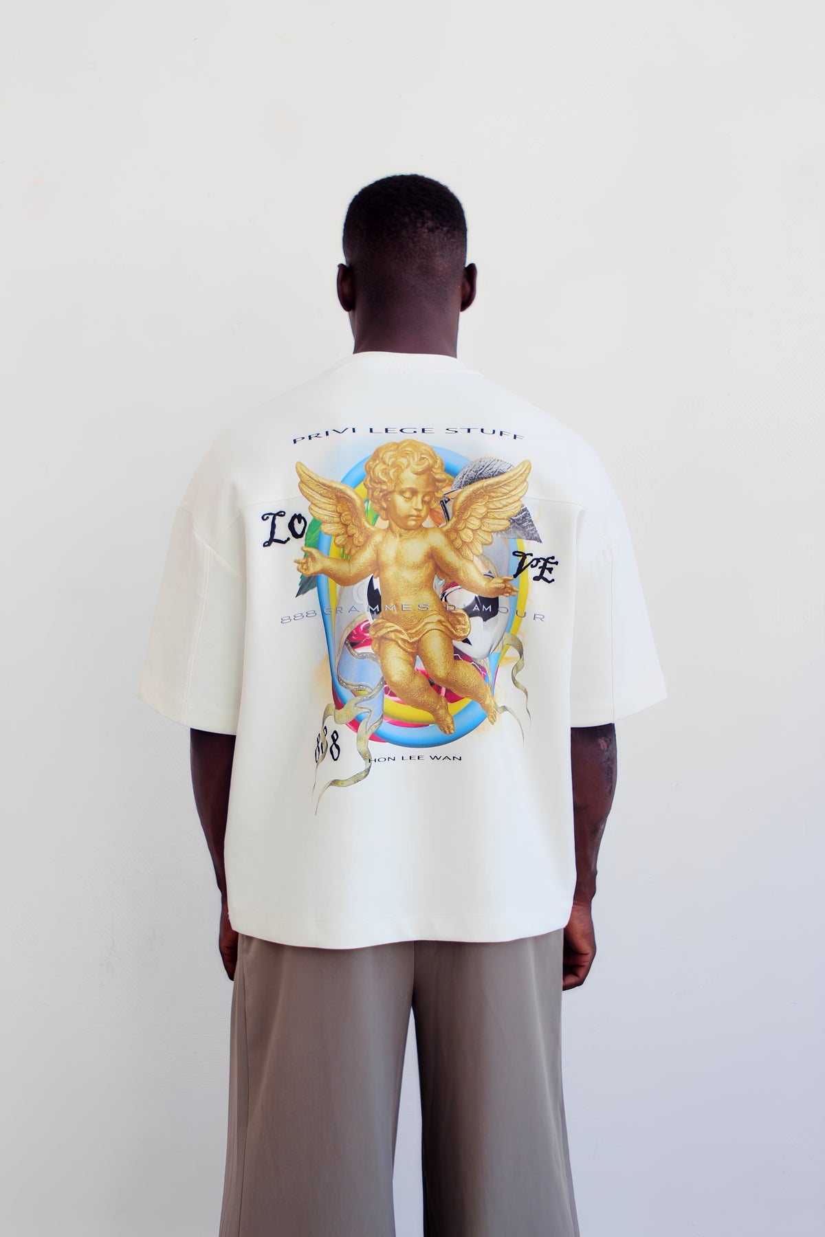 Dos du t-shirt 888 Grammes d'Amour : chérubin doré et inscription Love